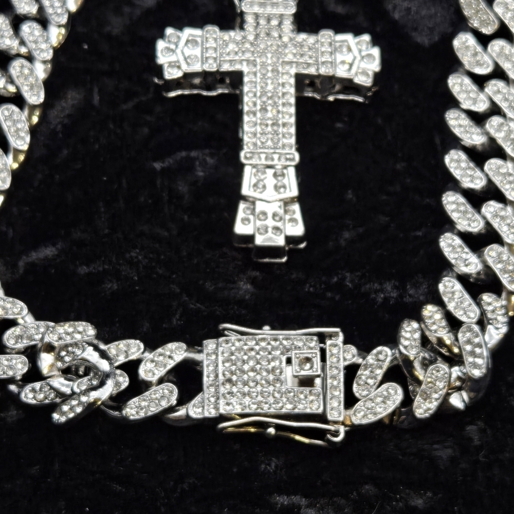 Big Boss Bling SILVER CZ Encrusted Cross Pendant And Necklace 26"×.5"....25234 - Picture 8 of 8